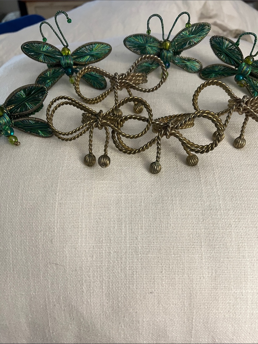 Green Dragonfly Metal Garland Home Accent 4 Bows and 4 Dragonflies.